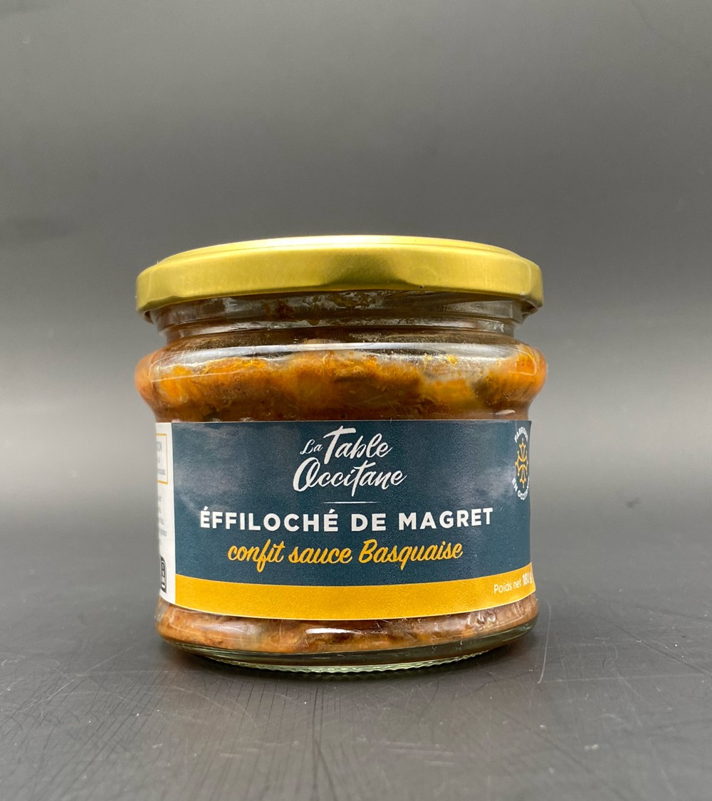 Éffiloché de magret confit sauce Basquaise